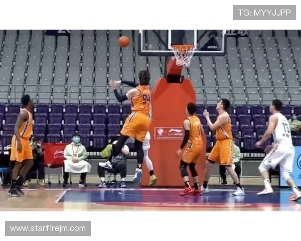 南京篮球队荣登篮球团队协作排行榜第三名展现出色团队精神与实力